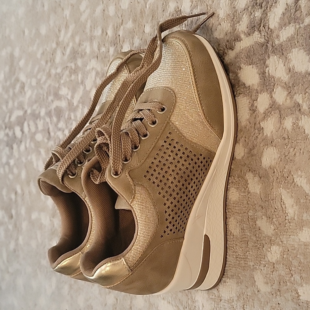 DESIGNER SNEAKER WEDGE✨️